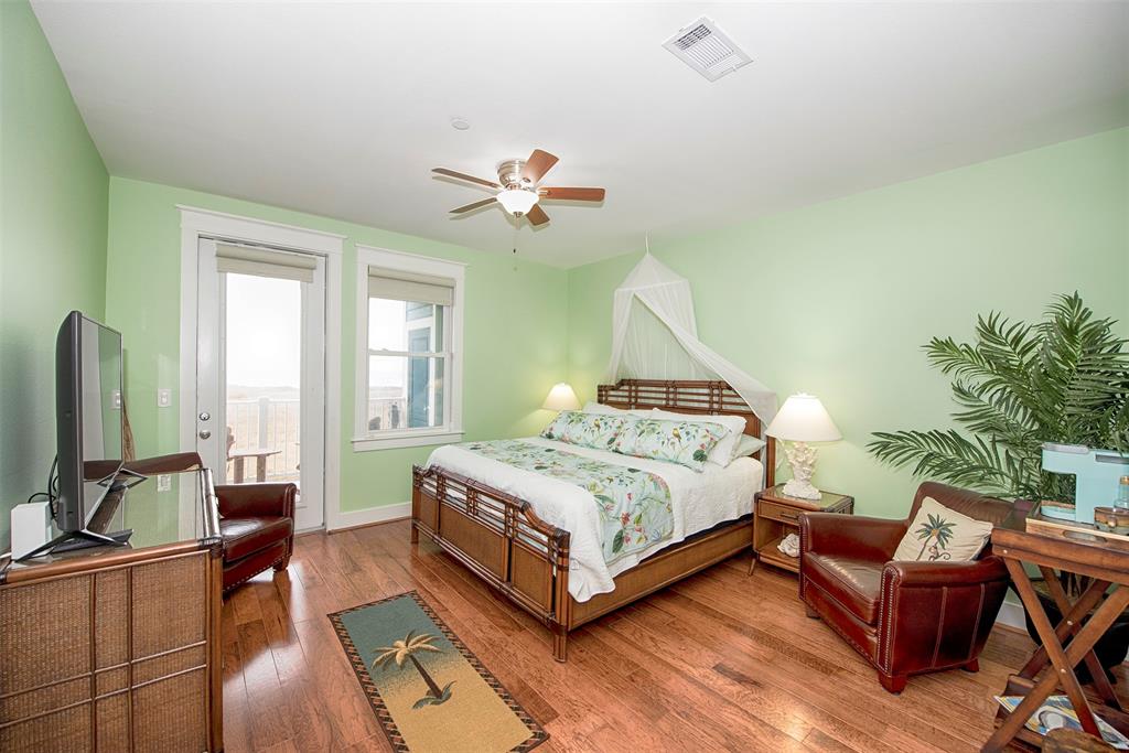 Master bedroom with private balcony and gulf view