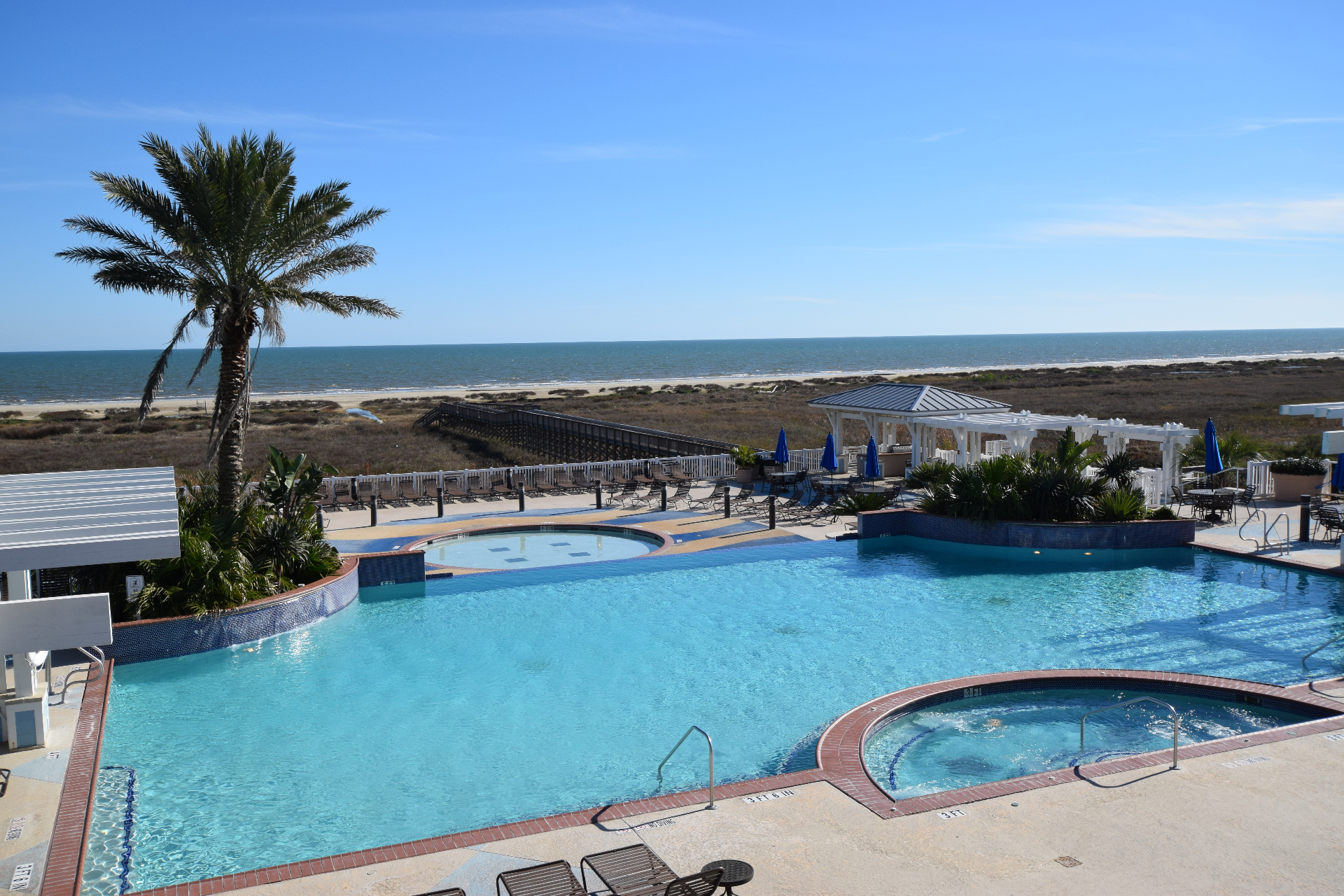 Beach club pool